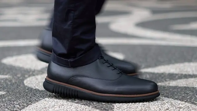 Tampil Profesional Sekaligus Modis dengan Pantofel Ala Sneakers Karya Anak Bangsa