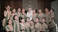 Model Kebaya Bridesmaid Luna Maya, Tampil Anggun dengan Nuansa Jawa
