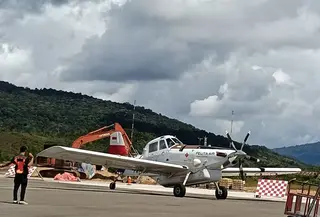 Pesawat mengangkut BBM. (Antara)