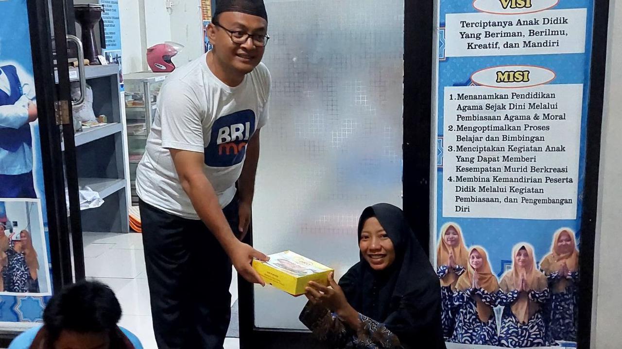 Banjir Demak, BRI Peduli Salurkan Makanan Saji Tiap Hari