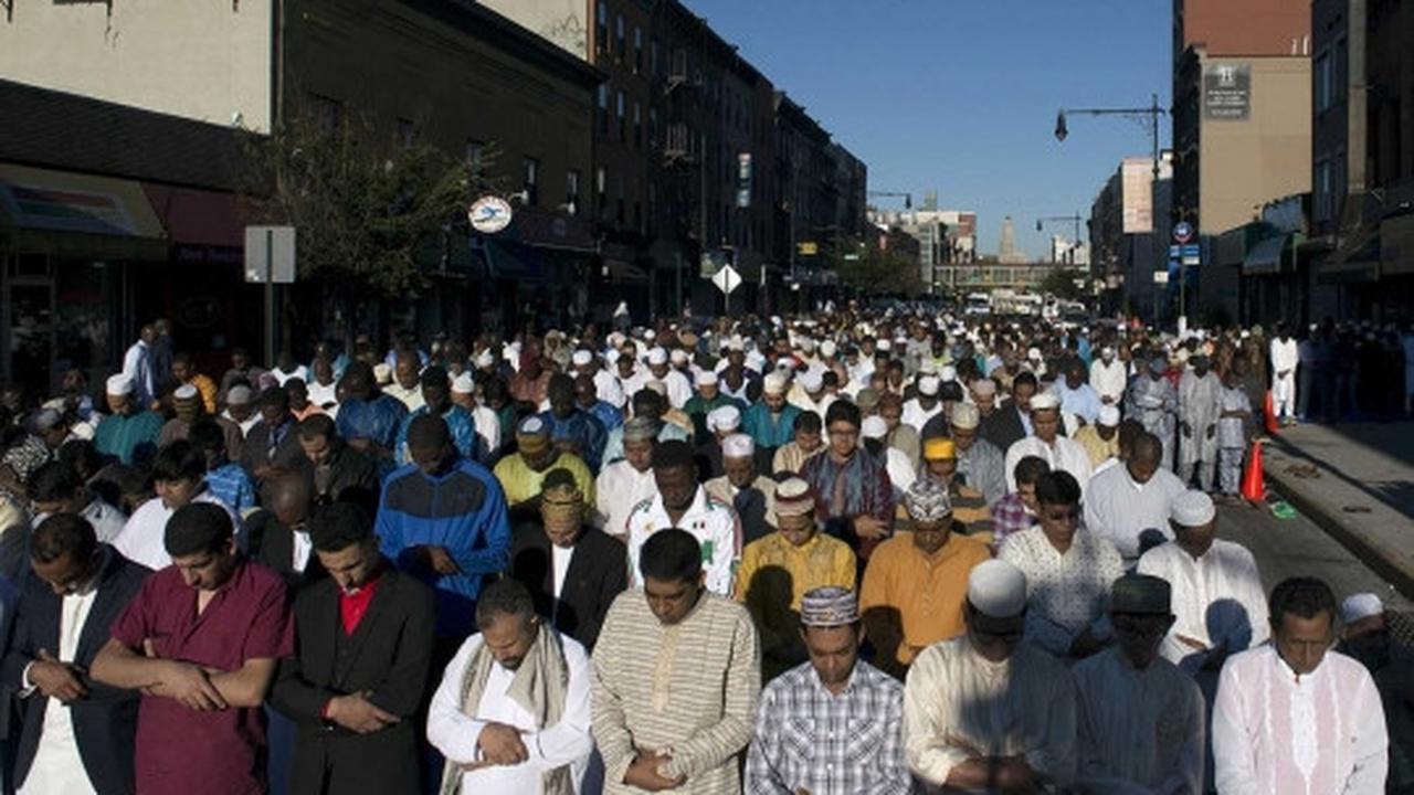 Kekhusyukan umat muslim di New York jalani ibadah salat Idul Adha