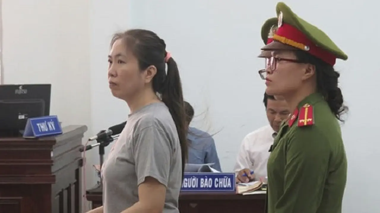 Nguyen Ngoc Nhu Quynh saat menghadiri putusan akhir dalam persidangan yang dilaksanakan di provinsi Khanh Hoa (AP)