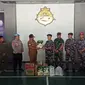 TNI AL serahkan bantuan untuk korban gempa Mamuju (Liputan6.com/Abd Rajab Umar)