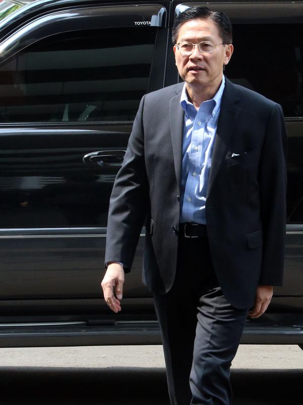 CEO Lippo Group James Riady tiba di Gedung KPK, Jakarta, Selasa (30/10). James Riady diperiksa sebagai saksi terkait kasus suap perizinan proyek pembangunan Meikarta. (Merdeka.com/Dwi Narwoko)