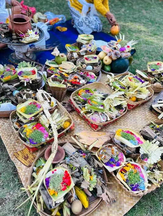 [Instagram/farahquinnofficial