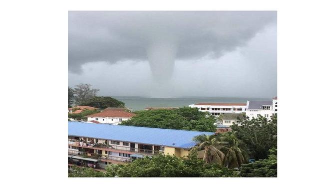 Video Detik Detik Tornado Terjang Penang Malaysia Bikin Merinding