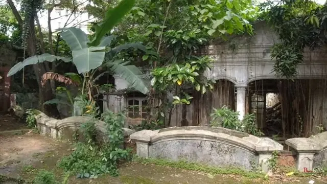 Rumah artis 80-an terbengkalai