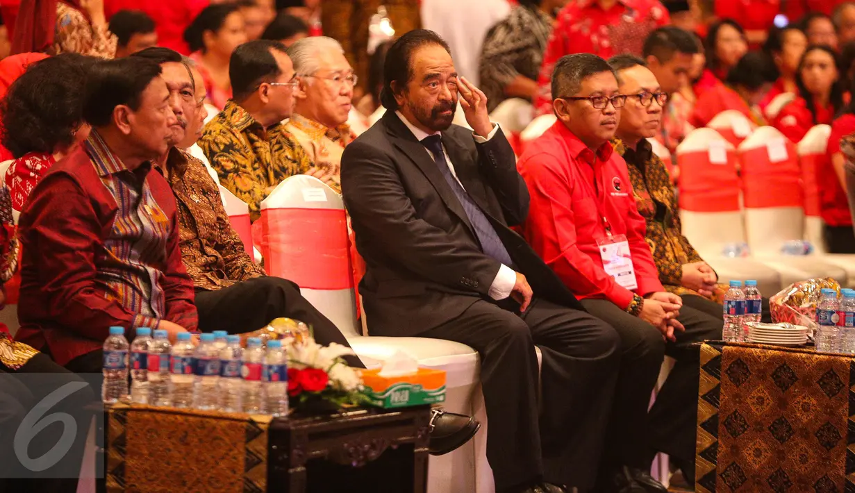 Ketua Umum Partai NasDem Surya Paloh menghadiri HUT PDIP ke-44 di Jakarta Convention Center (JCC), Jakarta Pusat, Selasa (10/1). Ribuan kader PDI Perjuangan dari berbagai daerah menghadiri perayaan HUT ke-44 PDIP. (Liputan6.com/Faizal Fanani)