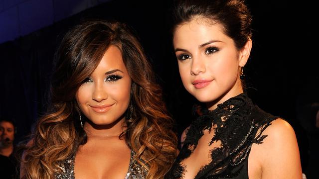 Pertama Kali Selena Gomez Foto Bareng Demi Lovato Usai Bertengkar Showbiz Liputan6 Com