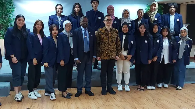 Kuliah Tamu di Presuniv, Dubes Sri Lanka Angkat Tema Ekonomi Biru