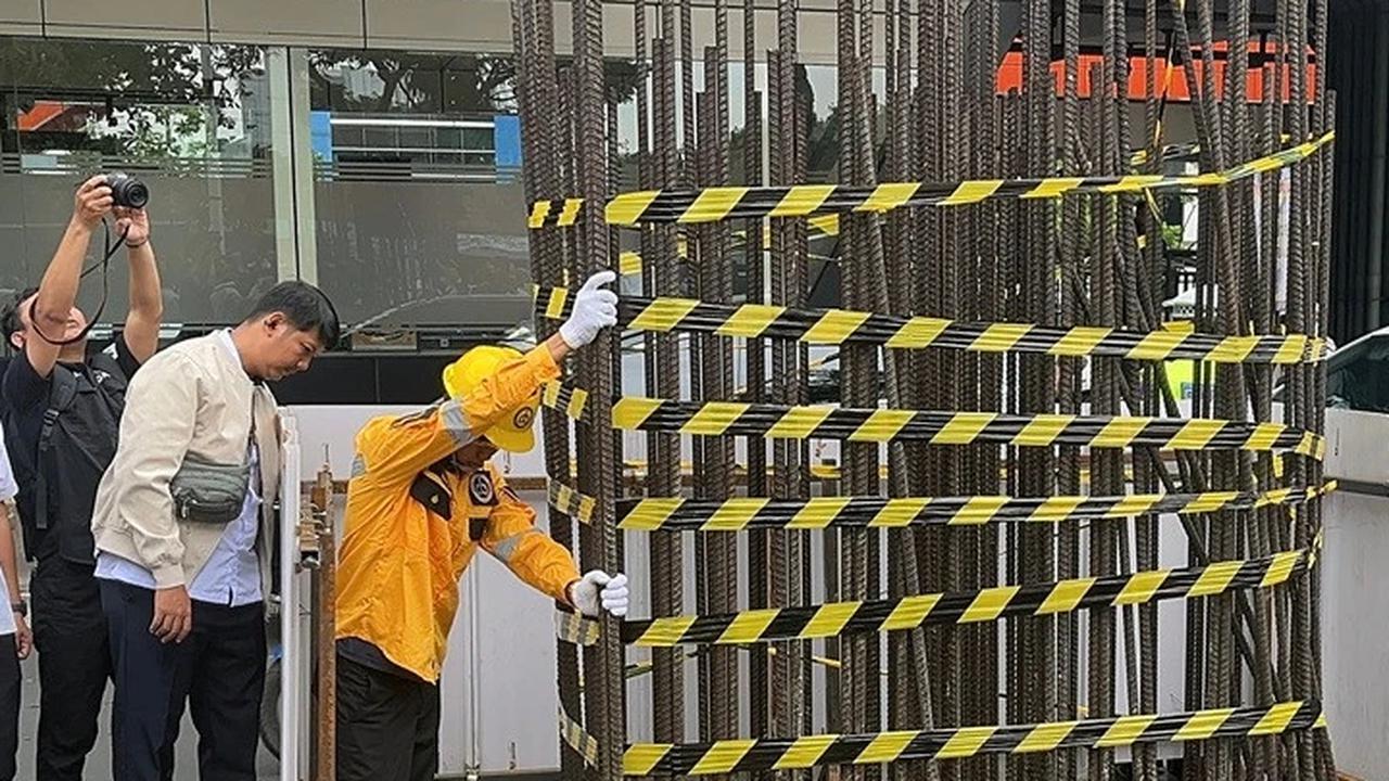 Pembongkaran Tiang Monorel Mangkrak