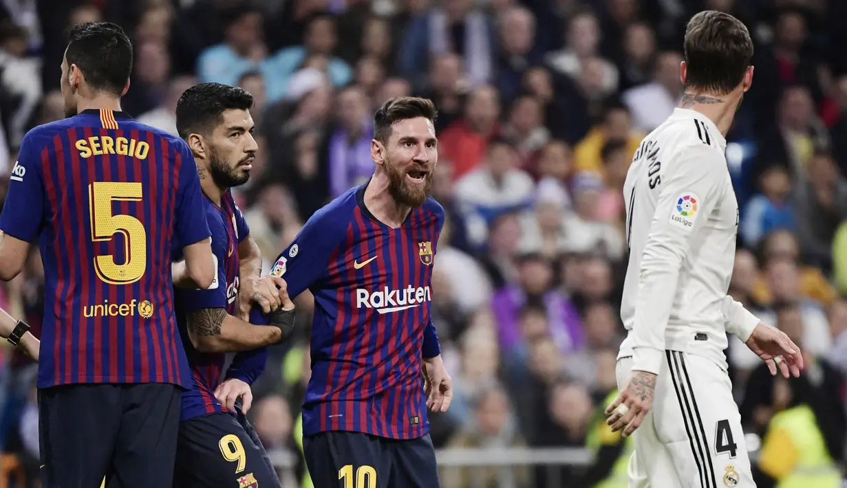 Sergio Ramos dan Lionel Messi adalah rival untuk waktu yang lama. Keduanya acap kali terlibat dalam friksi pada duel-duel panas di El Clasico. (Foto: AFP/Javier Soriano)