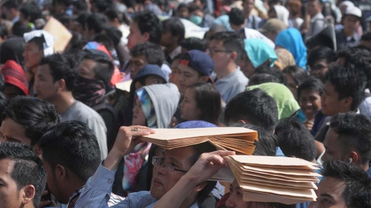 Begini padatnya ribuan pencari kerja di Job Fair GBK