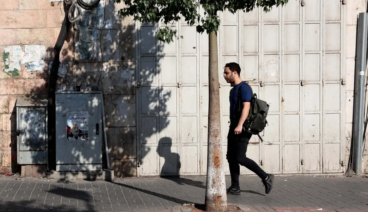 Aksi pemogokan berlangsung di tengah pertempuran antara Israel dan gerakan Hamas Palestina. (Zain JAAFAR/AFP)