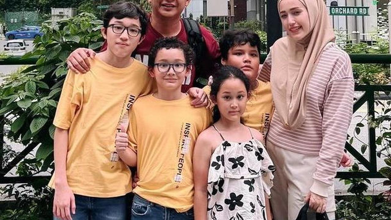 Foto Keluarga Pasha Ungu dengan Adelia <br>
