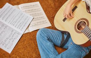 Ilustrasi lagu, musik, lirik, gitar. (Image by Freepik)