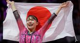 Pesenam Jepang, Aiko Sugihara merayakan kemenangan pada nomor senam lantai final aparatus putri Kejuaraan Dunia Gimnastik 2025 di Indonesia Arena, Senayan, Jakarta, Sabtu (25/10/2025). (Bola.com/Bagaskara Lazuardi)