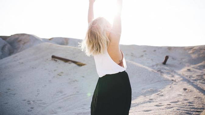 Ilustrasi orang bahagia. Sumber foto: unsplash.com/Brooke Cagle.