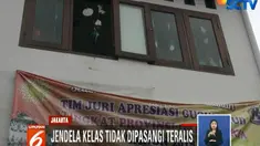 Sebelum kejadian, korban bermain di lantai dua bersama Hafiz sang kakak yang berusia 10 tahun.