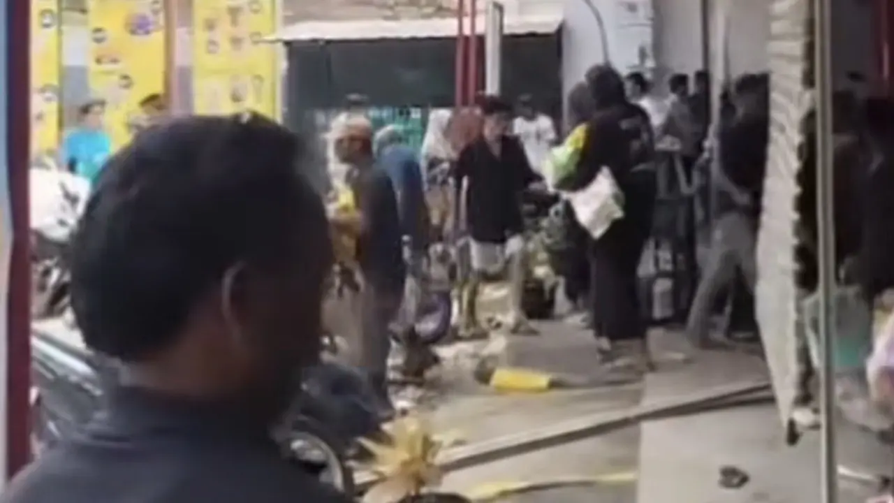 Warga di Tapteng jarah minimarket