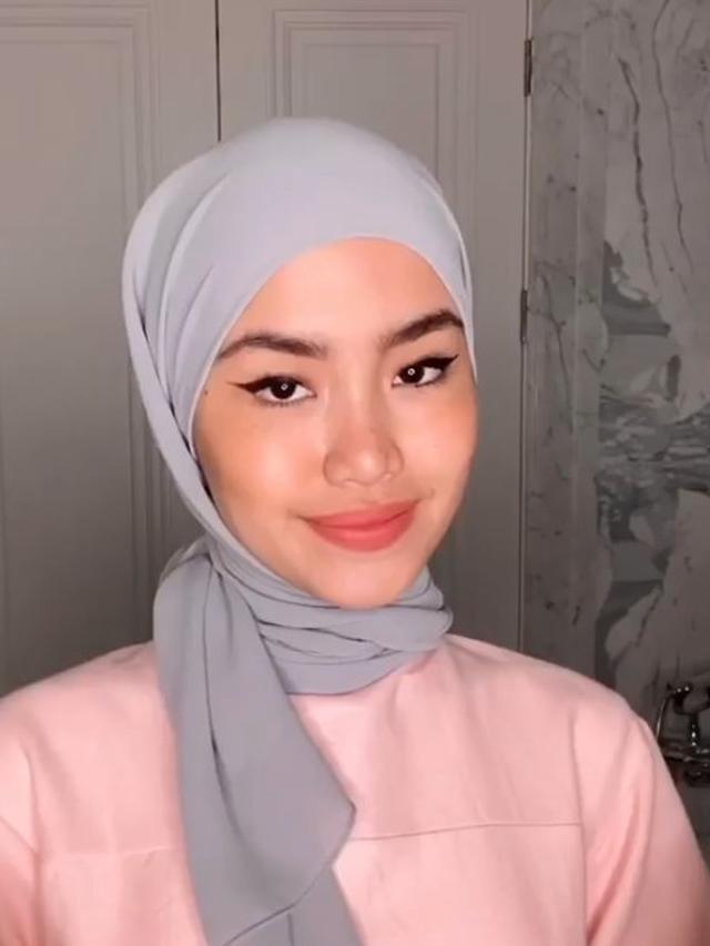 Ilustrasi penggunaan hijab pahmina sifon (Sumber: @sashfir/Instagram)
