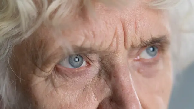 Close up seorang wanita tua (Foto dok: Freepik/freepik)