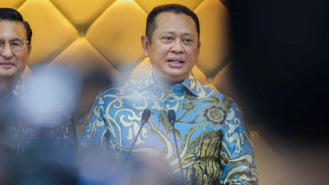 Selain itu, Bamsoet juga menyampaikan dari mantan Presiden dan mantan Wakil Presiden, mantan Ketua MPR/DPR/DPD, Pimpinan Lembaga Negara, Seluruh Anggota MPR yang terpilih dari DPR dan DPD, dan Menteri Kabinet Indonesia Maju serta pejabat setingkat menteri