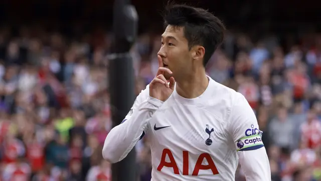 Foto: Gaya Selebrasi Son Heung-min di Depan Suporter Arsenal dalam Laga Derbi London Utara