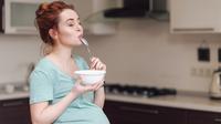Makanan yang Harus Dihindari Ibu Hamil Saat Buka Puasa dan Sahur / Sumber: iStockphoto