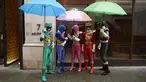 Sejumlah orang berpakaian karakter pahlawan, Power Rangers saat mengikuti Hamleys Natal Toy Parade di Regent Street di London, Inggris (20/11). Parade ini menghadirkan sejumlah karakter kartun dan mainan yang populer dikalangan anak. (AFP/Niklas Halle'n)