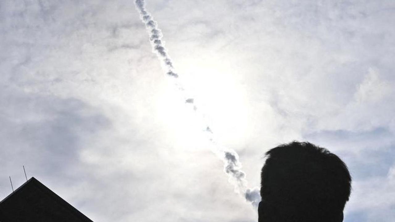 Sementara satelit lainnya dilengkapi sensor untuk mendeteksi sinar inframerah dan dimaksudkan untuk mendeteksi kondisi operasi pabrik-pabrik di lapangan. Foto: Kyodo via REUTERS<br>