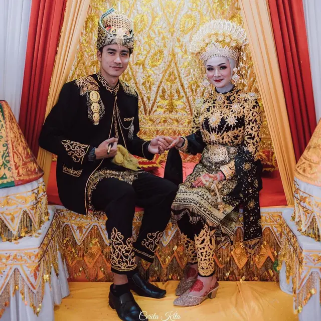 Potret 6 Pasangan Artis Pakai Adat Aceh ketika Menikah,
