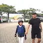 Presenter dan pemeran Irfan Hakim membebaskan anak-anaknya menekuni hobinya. Selain putri sulungnya Aisha Maudina Hakim yang menekuni berkuda, anak keempat Irfan Hakim dan Della Sabrina Indah Putri juga mengikuti jejak sang kakak. [Youtube/deHakims channel]