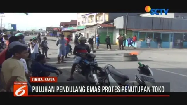 Aksi ini dilakukan karena pendulang emas kesulitan menjual emas hasil tambang, karena toko yang biasa menerima hasil tambang pendulang tradisional ditutup polisi.