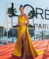 Putri Marino memikat publik dengan kulit tan dan pesona eksotisnya saat tiba di red carpet Cannes Film Festival pada 27 Mei.2023. [Credit: @glenprasetya].