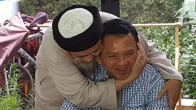 Pelukan untuk Ahok