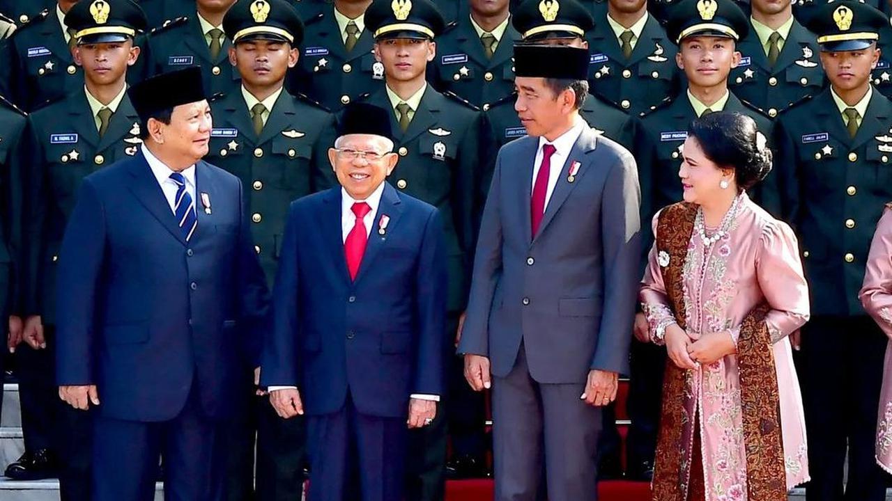 VIDEO: Momen Prabowo Pijat Tipis-Tipis Wapres Ma'ruf saat Foto Bareng Perwira TNI di Istana