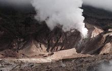 Mitos Gunung Papandayan Garut, Misteri Kaki Besar dan Kisah Tragis Kawah Pengantin