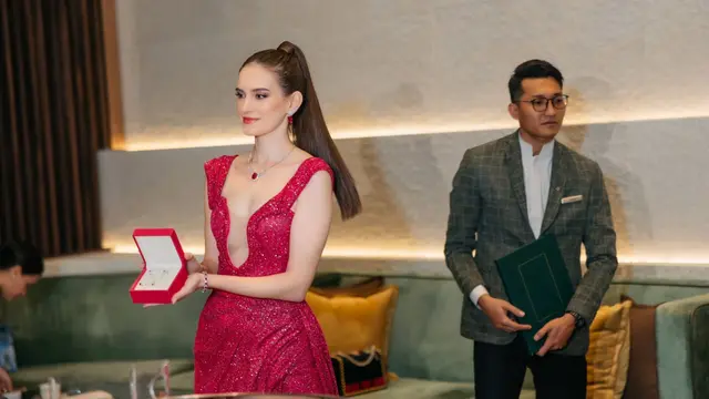 Koleksi Perhiasan Fuschia Tingkatkan Kesadaran Kanker Payudara