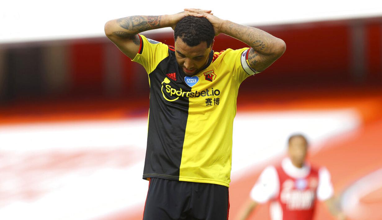 Watford - The Hornets itu menjadi salah satu tim yang harus turun kasta ke Divisi Championship musim depan. Watford finis di peringkat ke-19 klasemen Liga Inggris dengan hanya mampu meraih 34 poin dari 38 laga. (AP/Julian Finney, Pool)