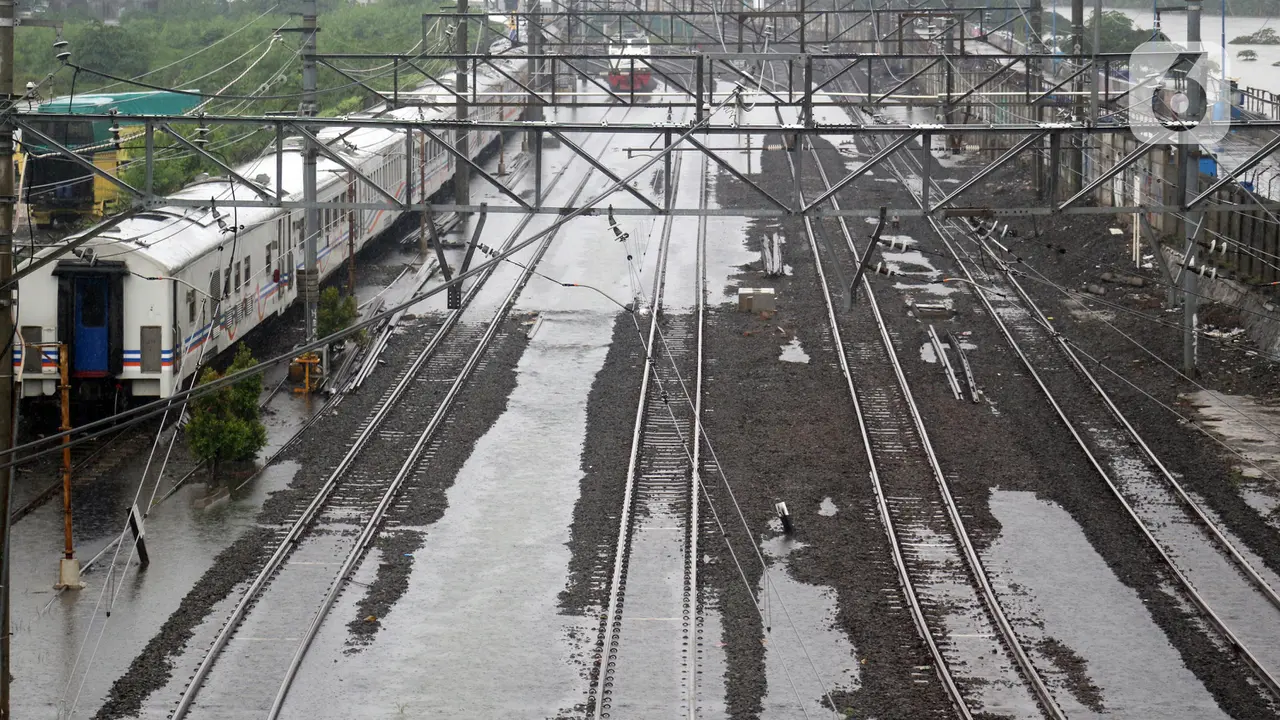 Rel Tergenang, Stasiun Tanah Abang Lumpuh