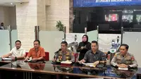 Karo Penmas Divisi Humas Polri Brigjen Ahmad Ramadhan dalam jumpa pers kasus polisi tembak polisi di Mabes Polri, Jakarta Selatan, Jumat (28/7/2023). (Liputan6.com/ Nanda Perdana Putra)