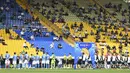 Penonton saat menyaksikan pertandingan antara Parma melawan Napoli dii Stadion Ennio Tardini pada laga Serie A, Minggu (20/9/2020). Sejumlah liga di Eropa telah mengijinkan fans menonton langsung pertandingan di stadion. (Massimo Paolone/LaPresse via AP)