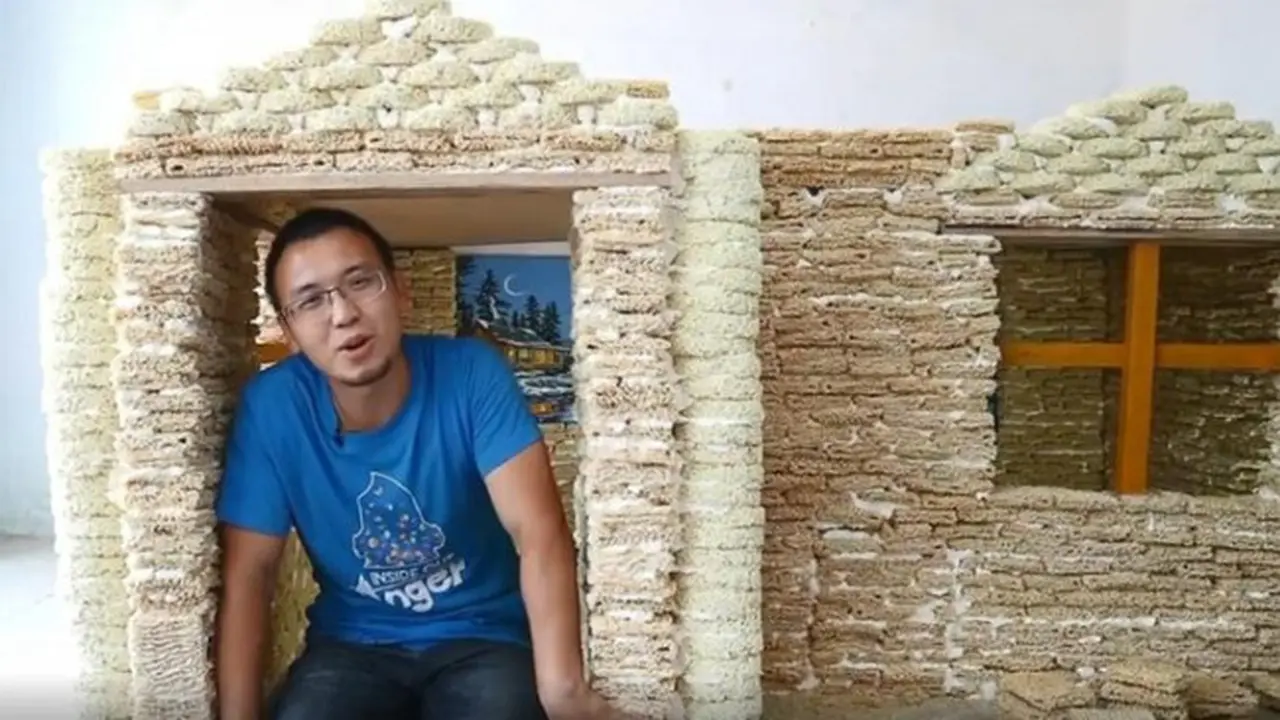 Demi Calon Anaknya, Pria Buat Rumah Bermain Pakai 2000 Mi Instan