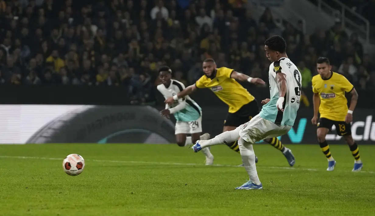 Brighton berhasil menciptakan gol di menit 55 melalui titik putih berkat Joao Pedro. (AP Photo/Thanassis Stavrakis)