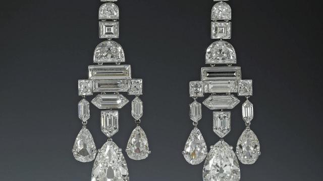 Anting-anting Greville Chandelier perdana dikenakan Kate Middleton saat menghadiri resepsi pernikahan Putra Mahkota Kerajaan Yordania Pangeran Hussein dengan Rajwa Al Saif pada Kamis 1 Juni 2023. (Dok. Royal Collection Trust)