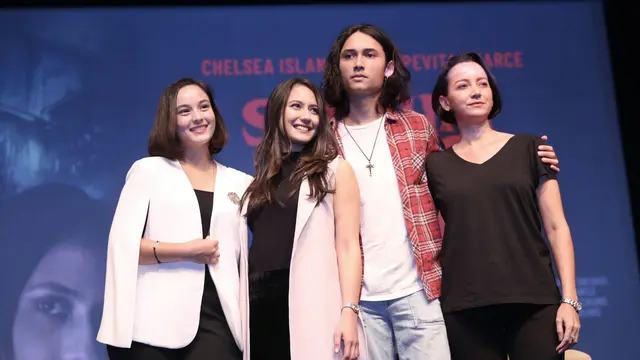 [Bintang] Chelsea Islan dan Pevita Pearce