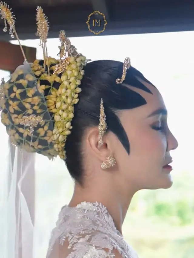Potret Luna Maya Sebelum dan Sesudah Make Up Akad Nikah