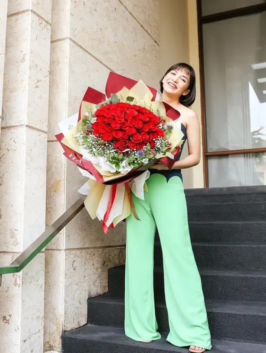 Well, tertarik mengubah gaya rambut seperti Chelsea Olivia satu ini, Sahabat Fimela? [Instagram/chelseaoliviaa].