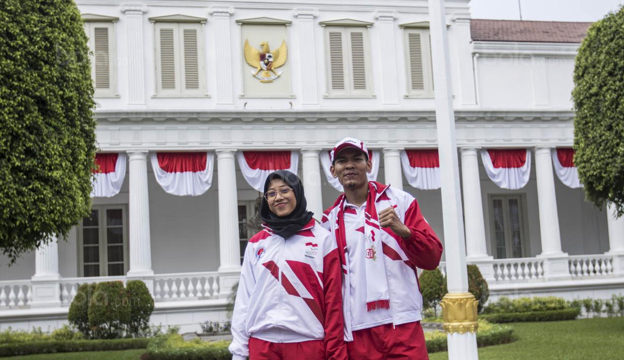 Para atlet foto-foto usai menghadiri pelepasan kontingen di Istana Negara, Jakarta, Senin (7/8/2017). Para atlet Indonesia akan mengikuti SEA Games 2017 Malaysia pada 19-30 Agustus. (Bola.com/Vitalis Yogi Trisna)